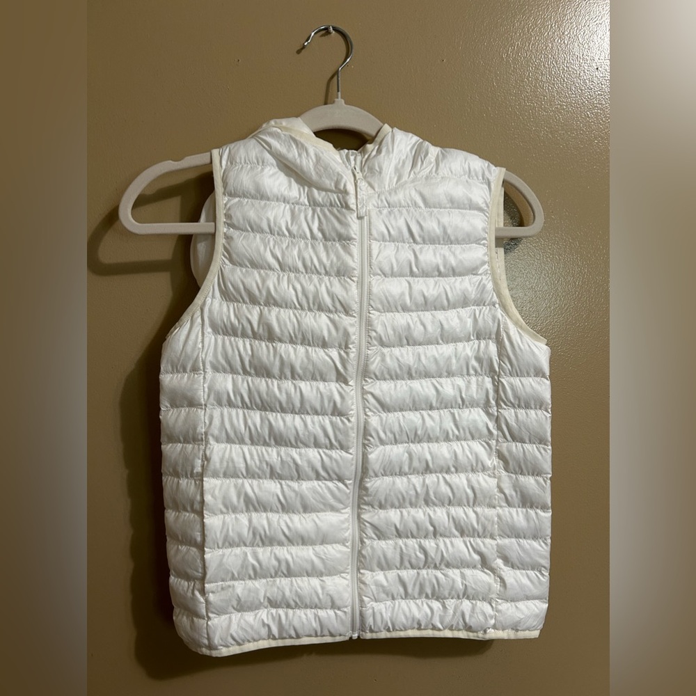 UNIQLO OFF WHITE PUFFER VEST WITH HOOD KIDS 12